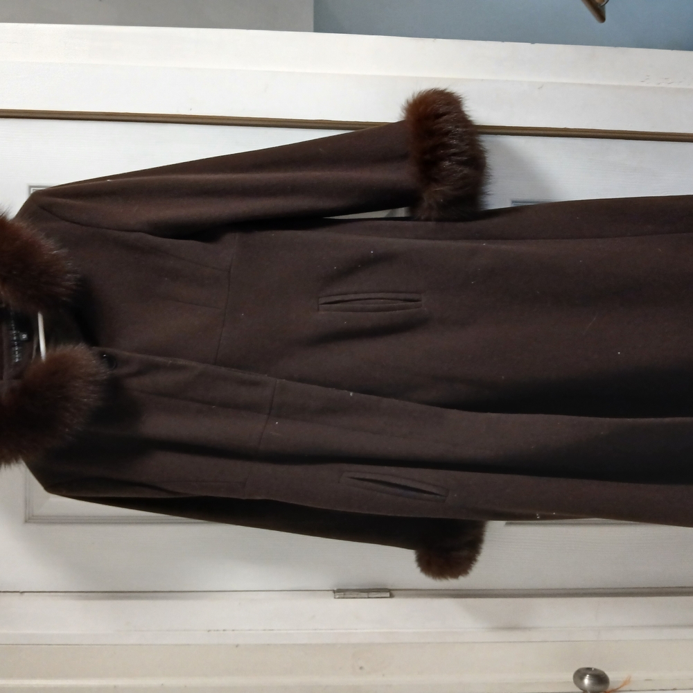 Elegant Brown Fur-Trimmed Women's Coat